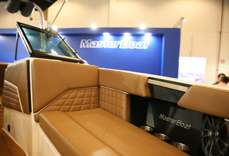 Masterboat apresenta lancha para wakeboard no São Paulo Boat Show