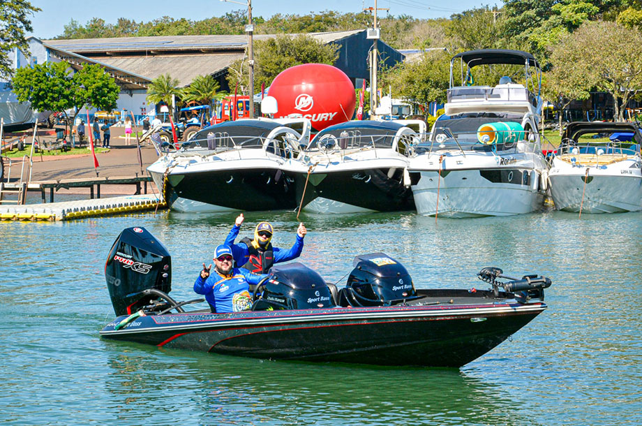 Mega Bass  Fabricação de Barcos para Pesca Esportiva