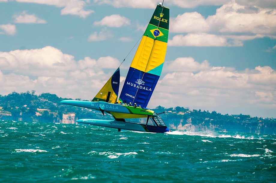 Martine Grael comanda o veleiro Mudabala Brazil no SailGP