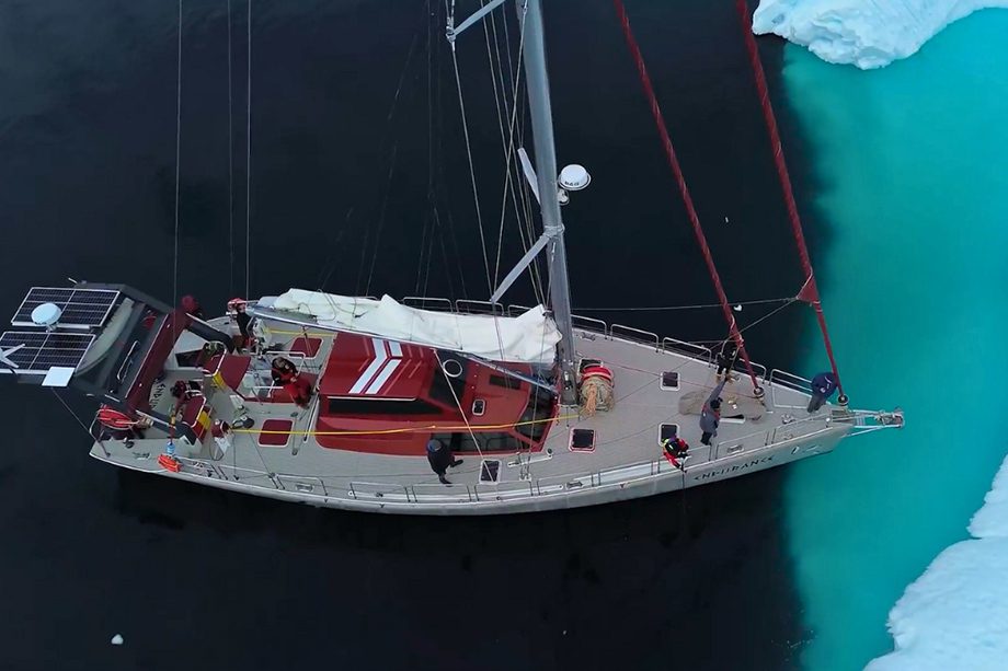 Veleiro Endurance 64 abrigou tripulação por três meses durante expedição