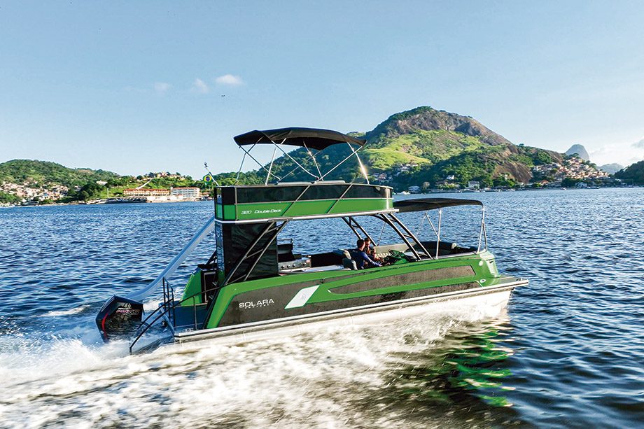 Teste pontoon Solara 320 Double Deck: um verdadeiro lounge flutuante